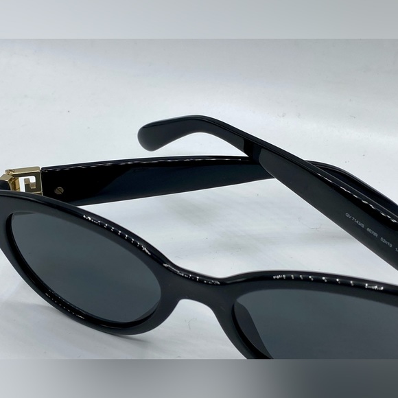 Givenchy Logo Oval Sunglasses, made in 🇮🇹 Italy‼️100% Authentic ‼️ - Picture 4 of 16